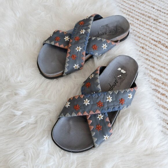 Free People Size 39 Like New Leather Embroidered Floral Slide Sandals Boho Chic - Picture 3 of 7